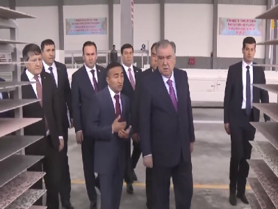 塔吉克斯坦总统拉赫蒙视察天意机械塔吉克客户项目现场